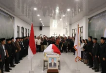 Penghormatan Terakhir Wakil Ketua DPRD Gunungsitoli Berlangsung Khidmat