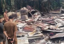 Pemkab Nias Barat Beri Bantuan kepada Korban Kebakaran