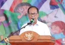 Diguyur Hujan Panggung Kreasi PAUD Tetap Meriah
