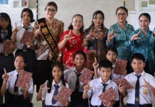 Bunda Literasi Nias Barat Sambangi SMPN 2 Mandrehe Barat