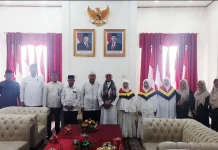 Jemaah Haji Kota Gunungsitoli Disambut di Bandara Binaka