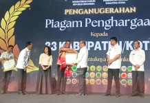 Pemkab Nias Terima Penghargaan Atas Dukungan Pembentukan Pos Bantuan Hukum Desa