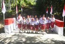 Jembatan Harapan di Sungai Samiri Rampung, Pelajar Kini Menyeberang dengan Aman