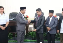 Bupati Nias Barat Sampaikan Nota Pengantar dalam Rapat Paripurna DPRD