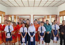 Bunda Literasi Nias Barat Kunjungi SMPN 1 Sirombu