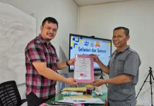 Tuntaskan Pendidikan Kesetaraan, Lulusan PKBM ZIONA Terima Ijazah