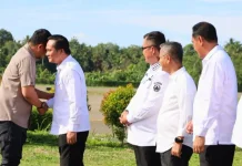 Bupati Nias Barat Sambut Gubsu di Bandara Binaka