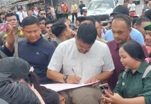 Gubernur Bobby Nasution Disambut Hangat Warga saat Melintasi Jembatan Noyo