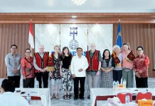 Keturunan Misionaris RMG Napak Tilas Sejarah Pelayanan di Nias