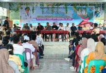 Dialog dengan Warga Nias Barat, Gubsu Tambah Bantuan Kapal dari Uang Pribadi