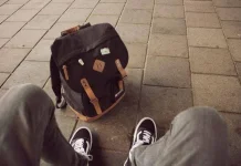 Tiga Macam Alas Kaki yang Pantang Dipakai saat Naik Pesawat