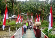 Jembatan Gantung Sungai Hou Rampung, Warga Sampaikan Apresiasi