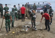 Kodim 0213/Nias dan Warga Gotong Royong Bersihkan Pantai Ilir
