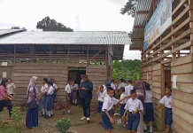 Jalan Kaki hingga 5 Kilometer, Siswa SMP di Nias Utara Tetap Semangat Sekolah