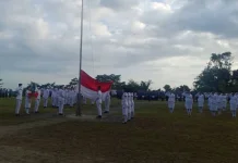 Penurunan Bendera Sang Merah Putih Berlangsung Khidmat di Nias Barat
