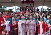 Hadiri Upacara HUT RI, Ny. Veny Sowa’a Laoli Gaungkan Semangat Gotong Royong