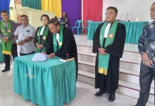 Pdt. Atarina Zega Resmi Layani Jemaat Markus Siwalawa