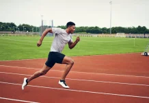 Sama-Sama Lari Cepat, Apa Bedanya Tempo Run dan Interval?
