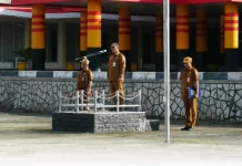 Sekda Bazatulo Zebua Pimpin Upacara Bendera, Ingatkan OPD Kejar Target KUA-PPAS