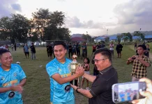 Bupati Sokhiatulo Laia Tutup Turnamen Piala Kemerdekaan Askab PSSI Nias Selatan