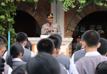 Kapolres Nias Serahkan Sertifikat Program Paham AI kepada Pelajar SMA Xaverius