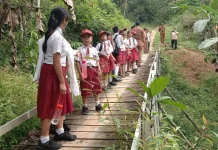 Akses Jalan 4 KM ke SDN Sanawuyu Nias Utara Belum Tersentuh Aspal sejak Merdeka