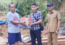 Dinsos Salurkan Bantuan Bagi Korban Longsor di Gunungsitoli Idanoi