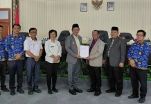 Bupati Nias Barat Jawab Pandangan Fraksi-Fraksi DPRD