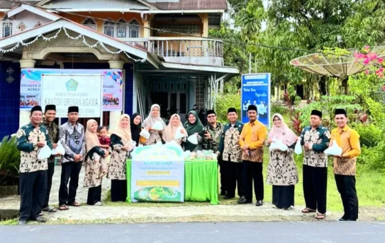 Pokjaluh Gunungsitoli Bagikan Ratusan Takjil di Gunungsitoli Utara