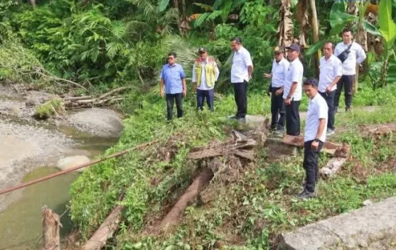Bupati Eliyunus Tinjau Jalan Penghubung Lolowau-Hiliadulo Onolimbu