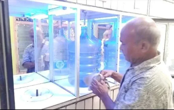 Air Minum, Bawa Untung untuk Pak Alex