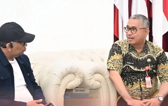 Sekda Nias Antar Wamen Pulang Setelah Menyampaikan Sejumlah Permohonan