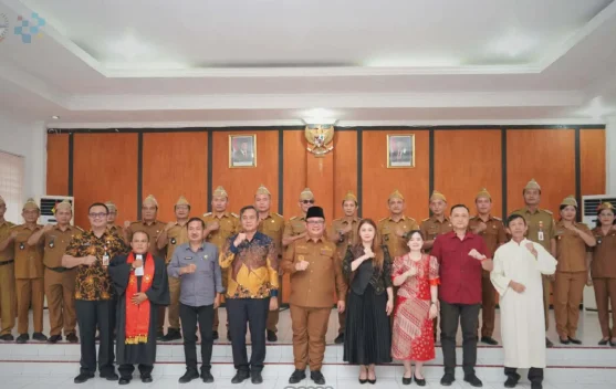 Wali Kota Gunungsitoli Melantik dan Mengambil Sumpah/Janji Penjabat Kepala Desa