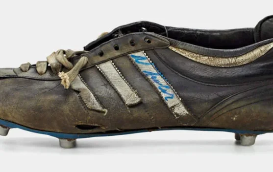 Sepatu Bola Pertama di Dunia