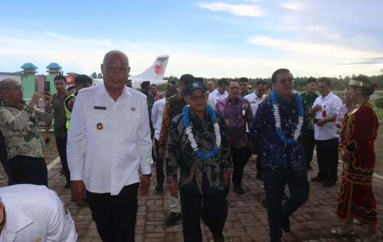 Mendikdasmen Kunjungi SMP 1 dan SMP 3 Sitolu'ori Nias Utara