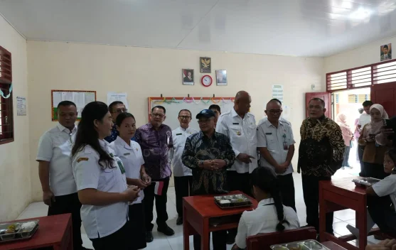 Salah Satu Agenda Mendikdasmen RI Tinjau Program MBG di Nias Utara