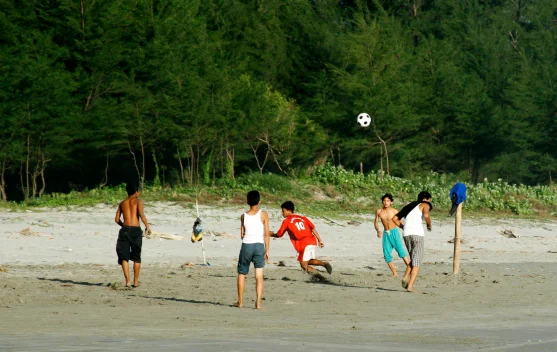 Sepak Bola Jadi Pemersatu Generasi