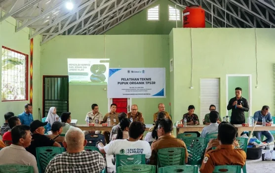 Dinas PKP2LH Nias bersama YAKOPI Latih Warga Kelola Pupuk Organik