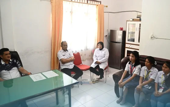 Delapan Siswa Prakerin di Kantor Dinas Kominfo Kabupaten Nias