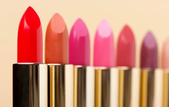 Cara Memilih Warna Lipstik yang Cocok di Kulit