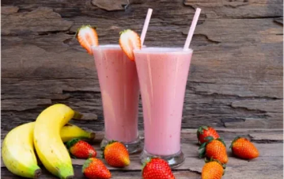 Menikmati Segarnya Jus Stroberi Pisang