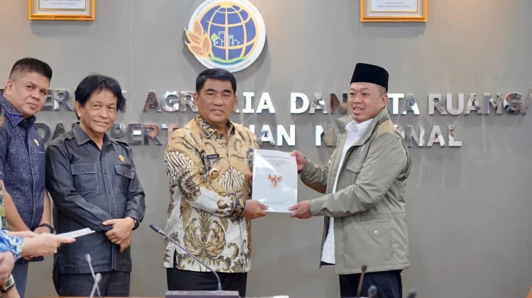 Menteri Nusron Serahkan Persetujuan Substansi Ruang Tata Ruang Wilayah