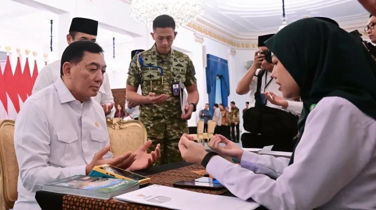 Dipimpin Presiden, Menhan Tunaikan Zakat di Istana Negara