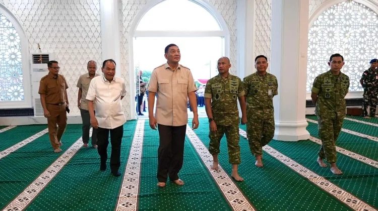 Menhan Resmikan Masjid Bintang Amin Angkasa di Batam