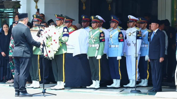 Kemhan Gelar Penghormatan dan Pelepasan Jenazah Almarhum Juwono Sudarso