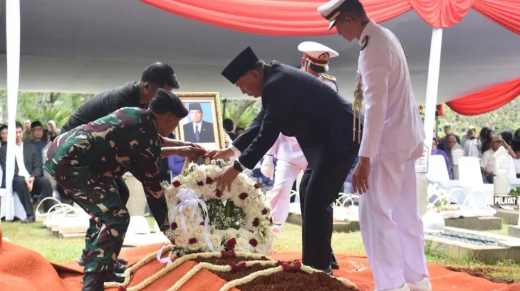 Menhan Sjafrie Pimpin Upacara Pemakaman Militer Prof Juwono Sudarsono