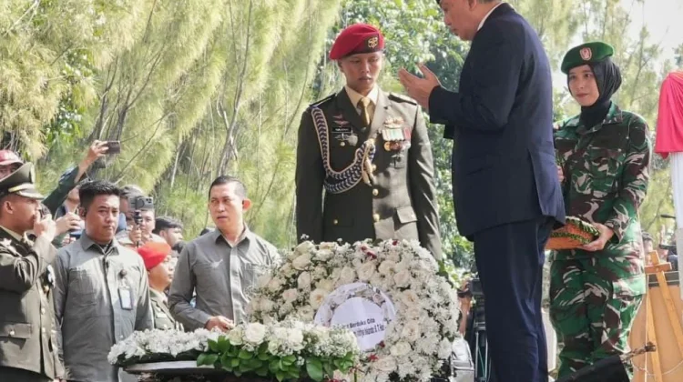 Menhan Sjafrie Hadiri Pemakaman Militer Mayor Inf Anumerta Zulmi Aditya