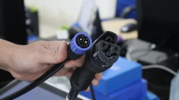 Standardisasi Plug dan Socket Percepat Adopsi Kendaraan Listrik Roda Dua