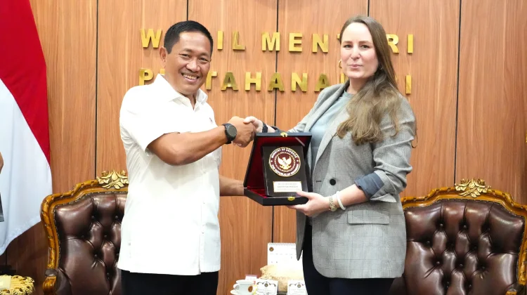 Wamenhan RI Terima Kunjungan Executive Director IISS-Asia