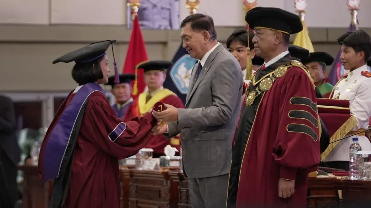 Menhan Menghadiri Wisuda Unhan di Bogor